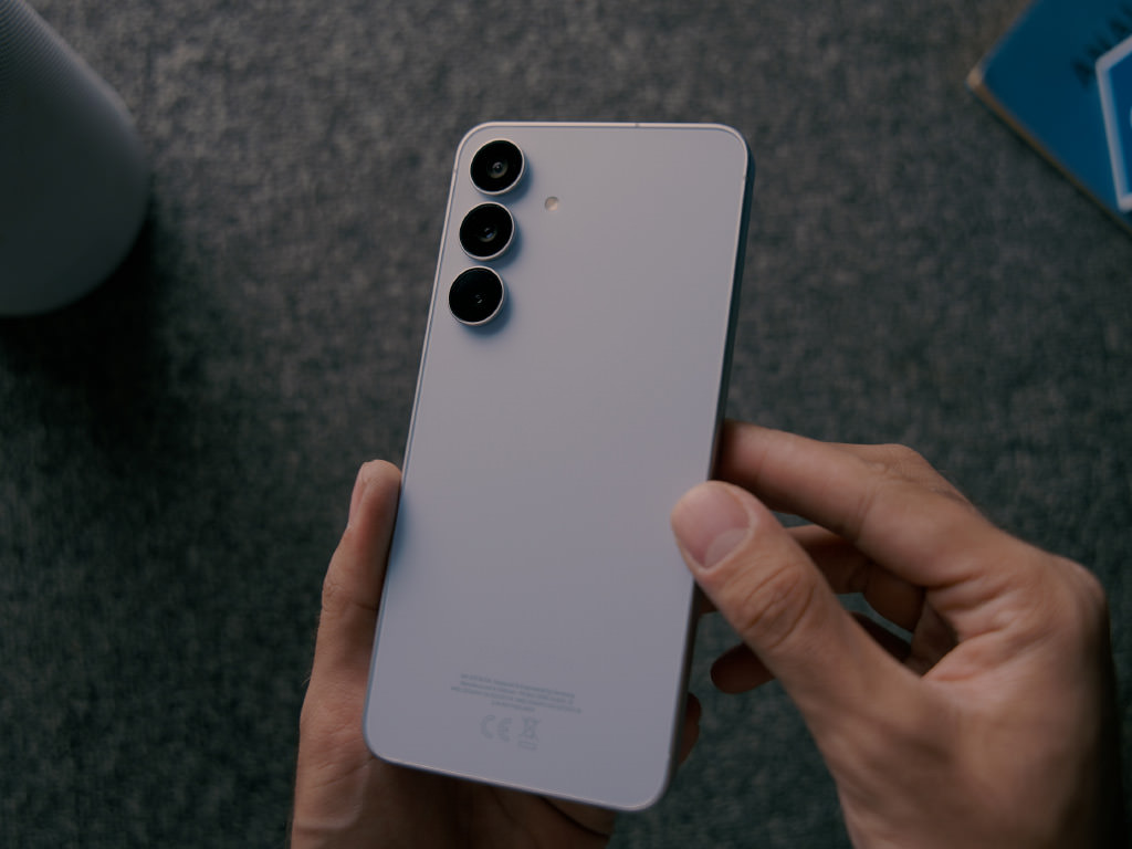 طراحی پشت گوشی گلکسی اس ۲۵ اف ای