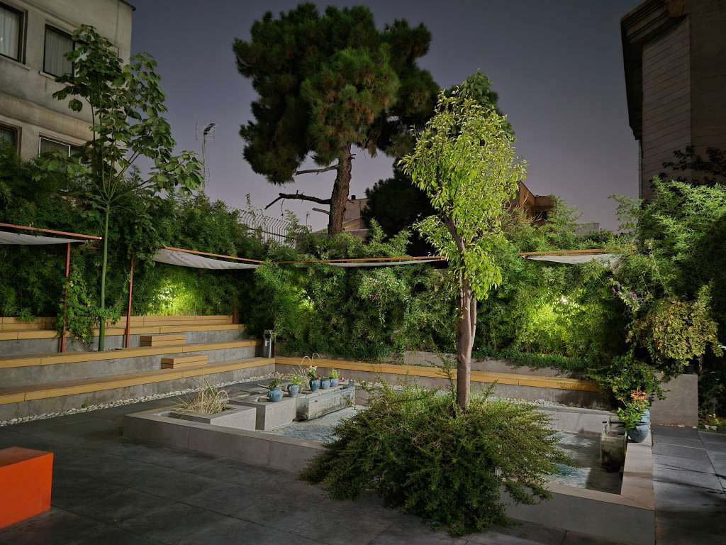 نمونه گرفته شده با دوربین اصلی گوشی Galaxy S25 FE  در شب