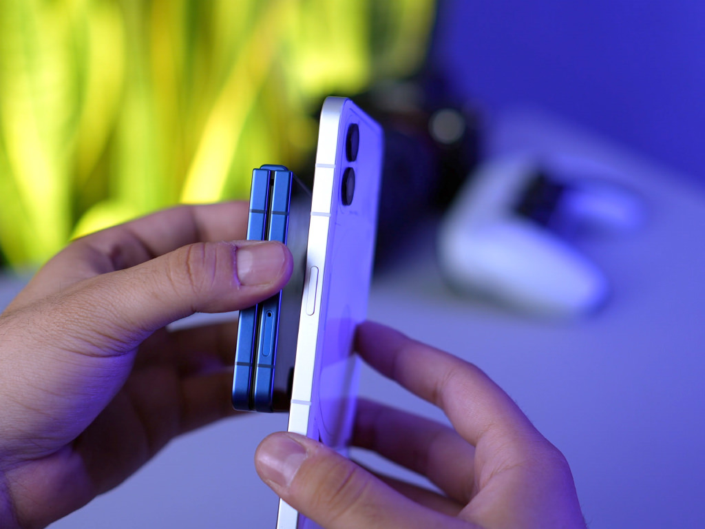 ضخامت گوشی Z Flip 7