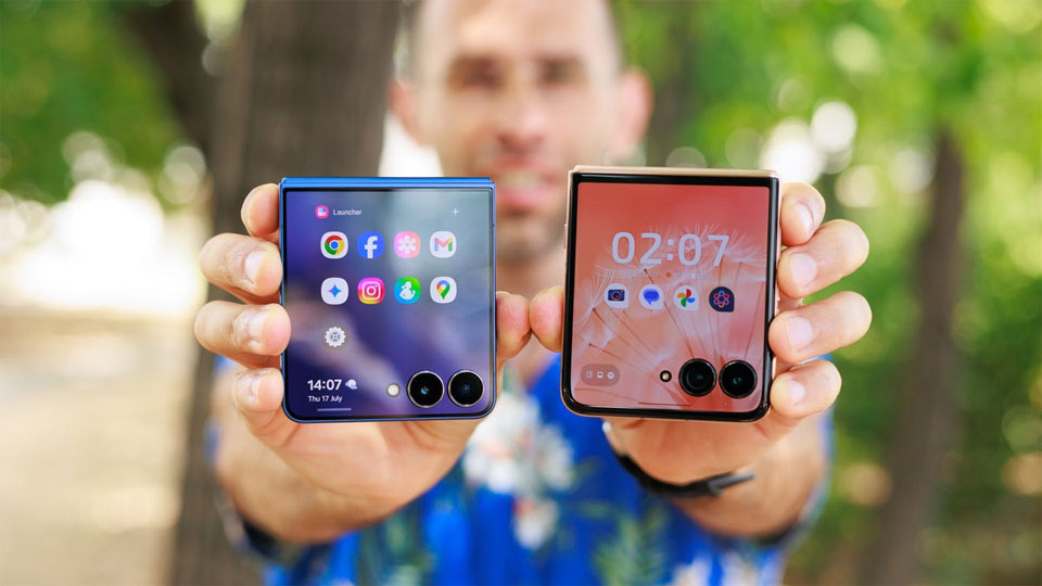 Galaxy Z Flip 7 vs Motorola Razr Ultra 2025