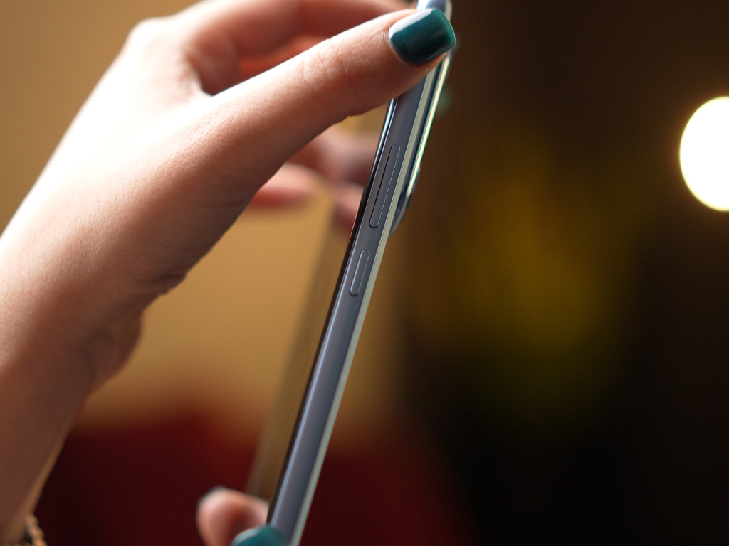 کلیدهای سمت راست گوشی آنر ۴۰۰ پرو