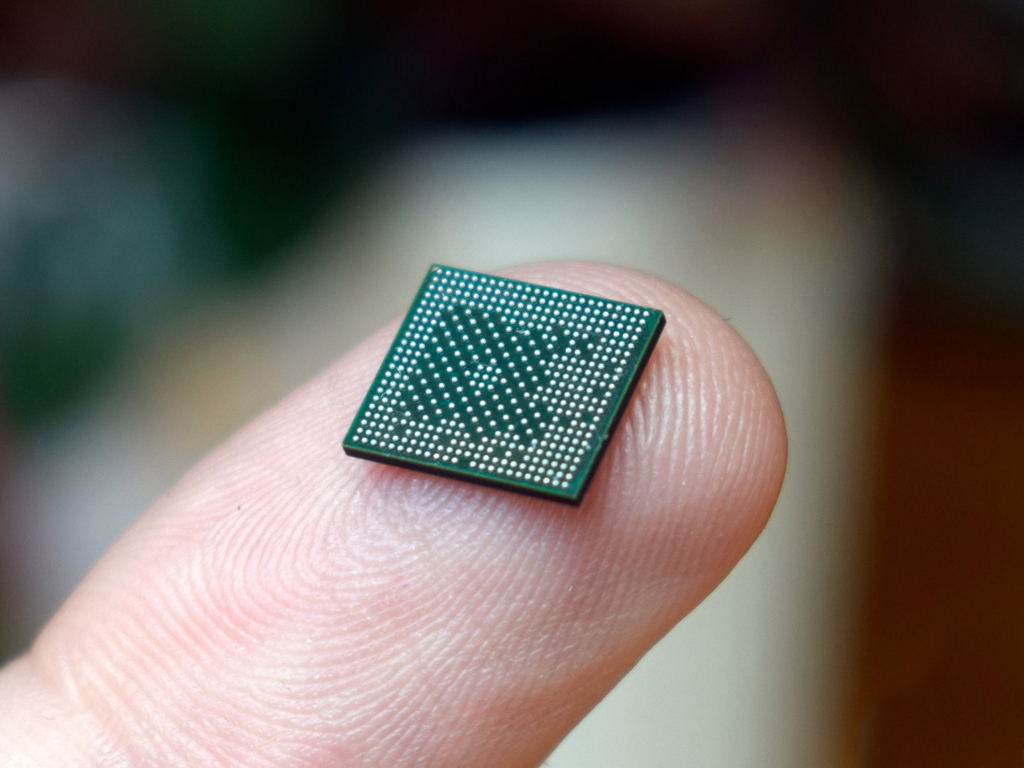 کمبود قطعات موبایل