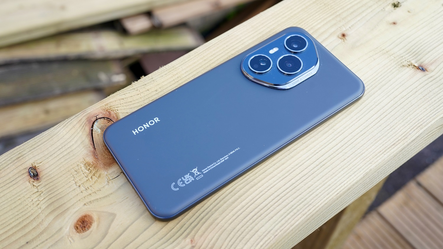 آنر ۴۰۰ پرو