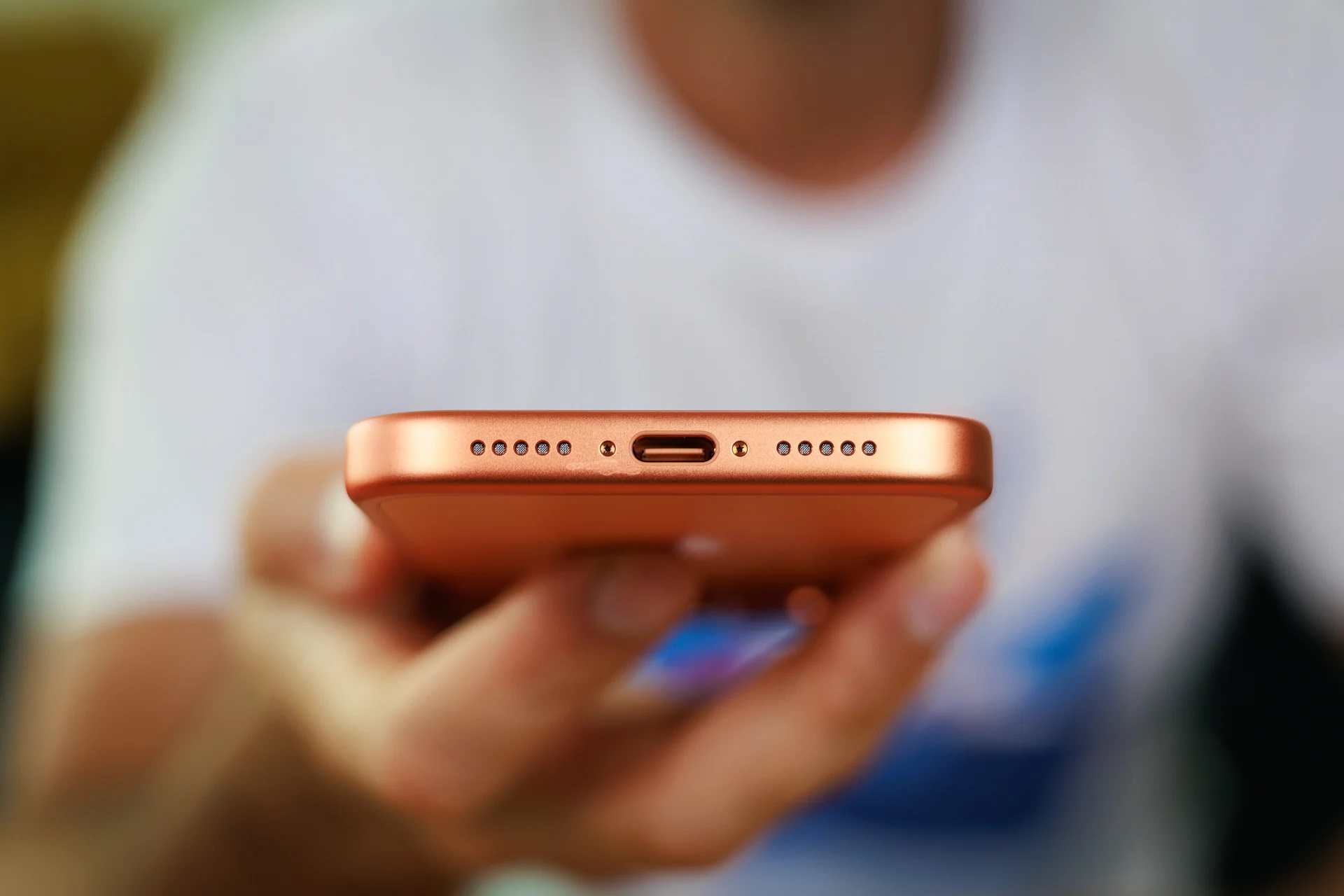 اسپیکر آیفون ۱۷ پرو