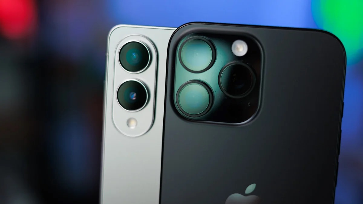 آیفون ۱۶ پرو در کنار گلکسی S25 اج