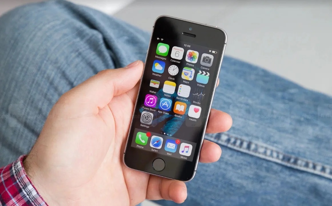 آیفون SE نسل اول