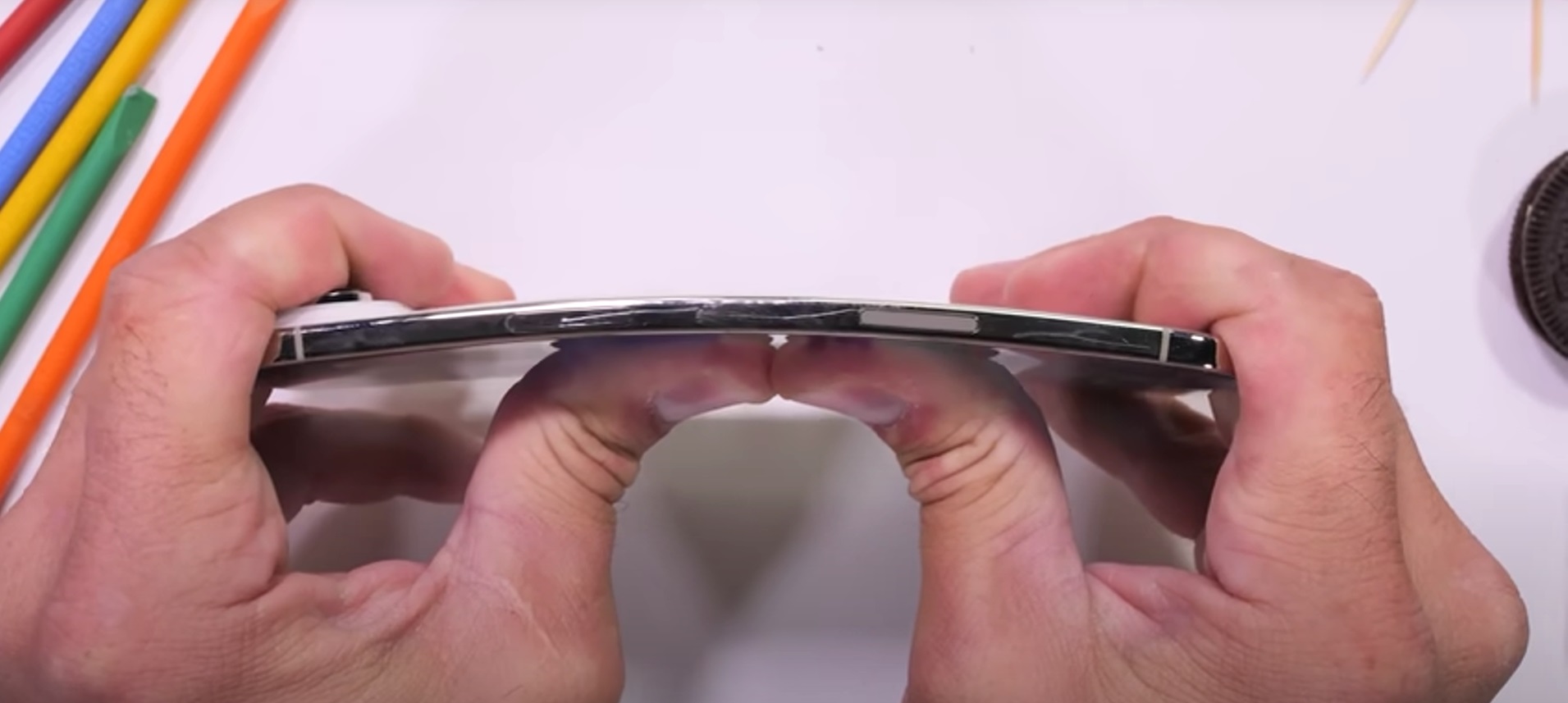 آزمون خمش آيفون ایر