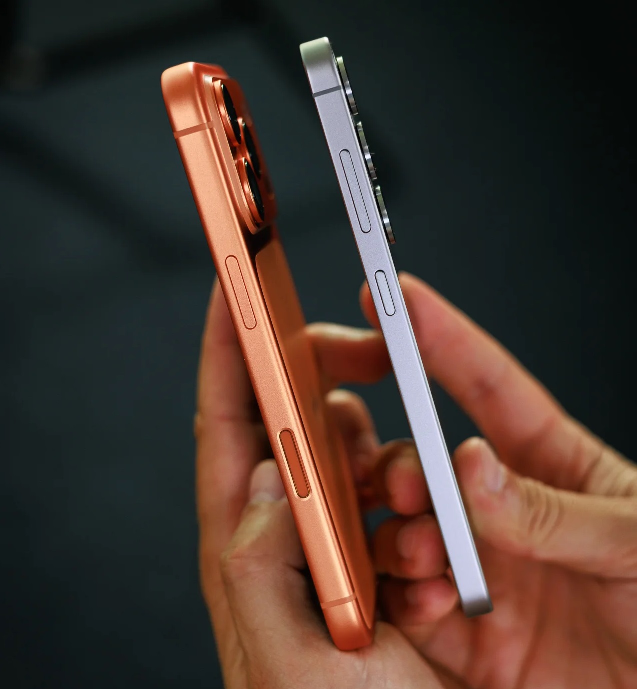 ضخامت آیفون ۱۷ پرو و گلکسی S25