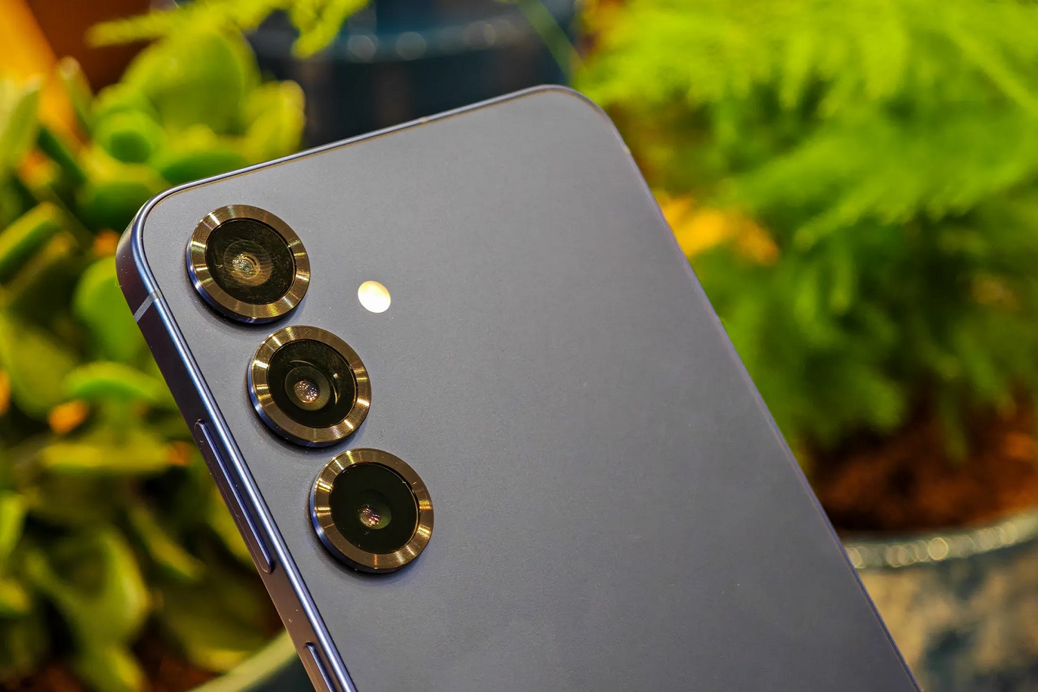 دوربین گلکسی اس ۲۵