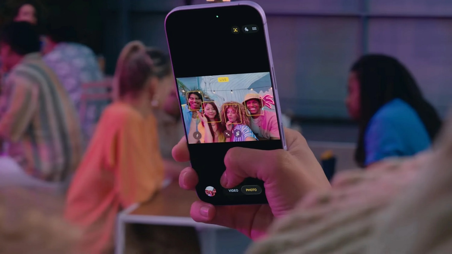 دوربین سلفی آیفون ۱۷ پرو