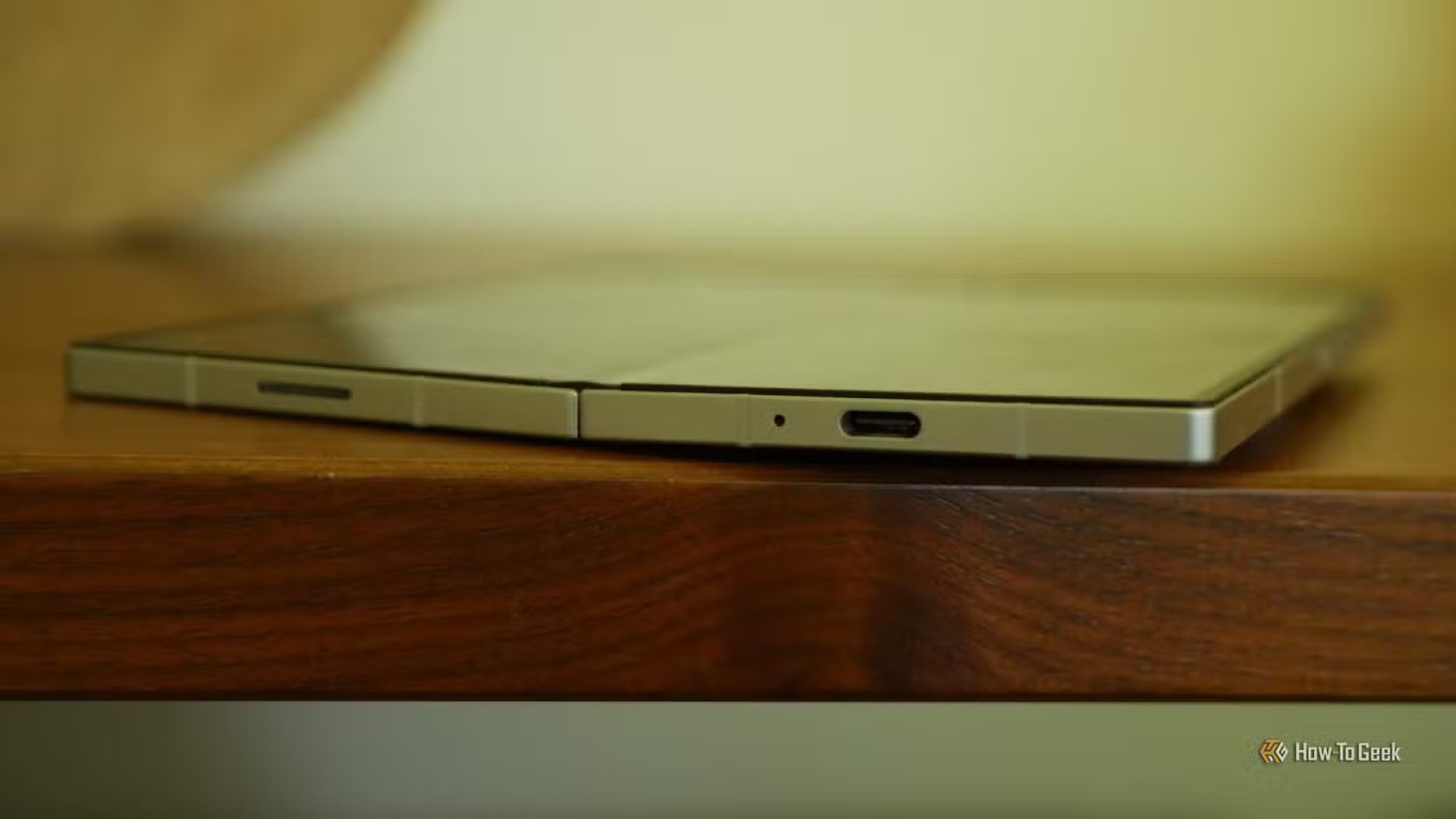 اولویت باتری حجیم&zwnj;تر بر ضخامت کمتر