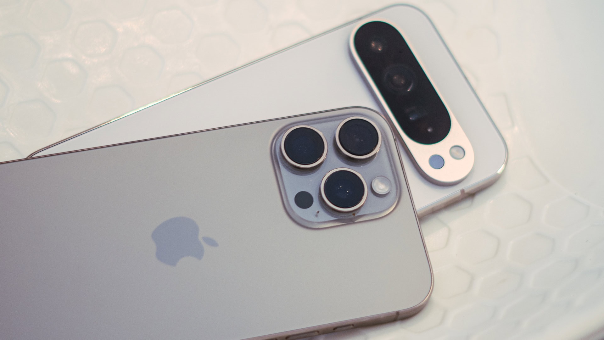 گوشی&zwnj;های اپل و گوگل