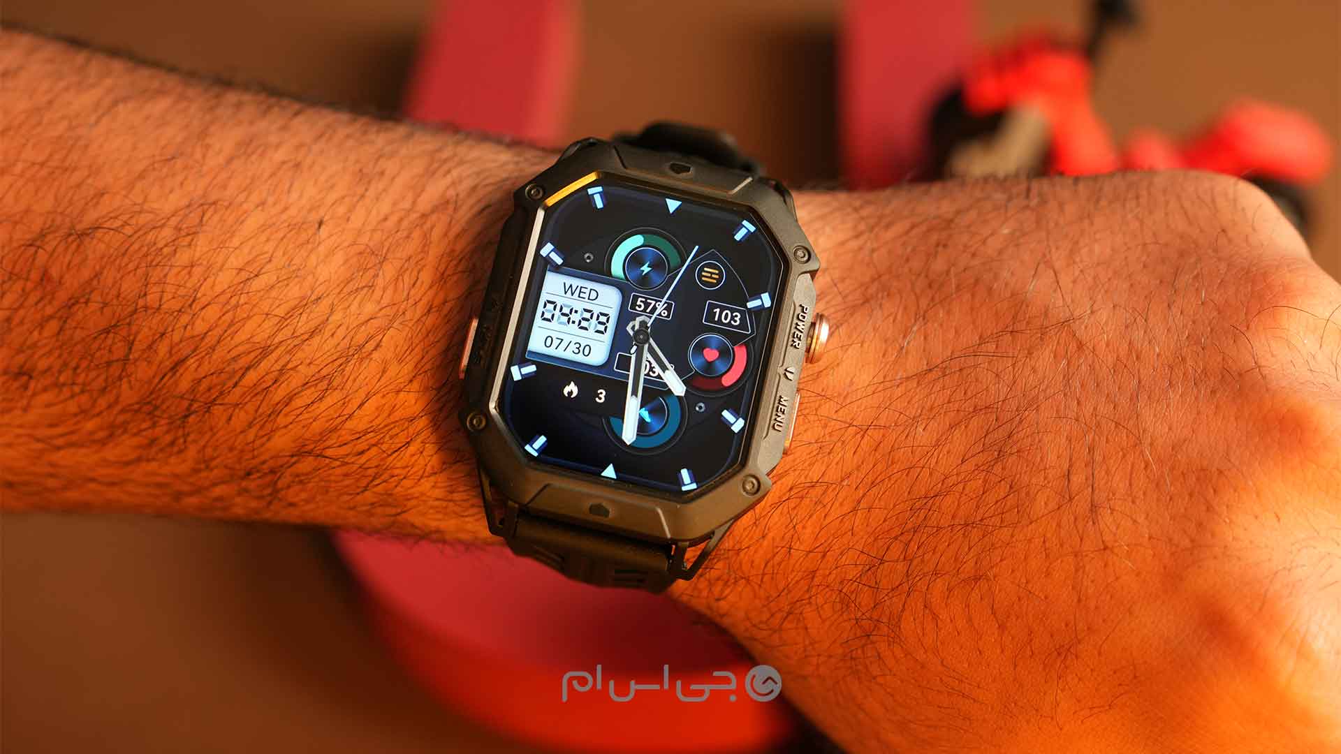 هایلو آیرون ان ۱ در دست