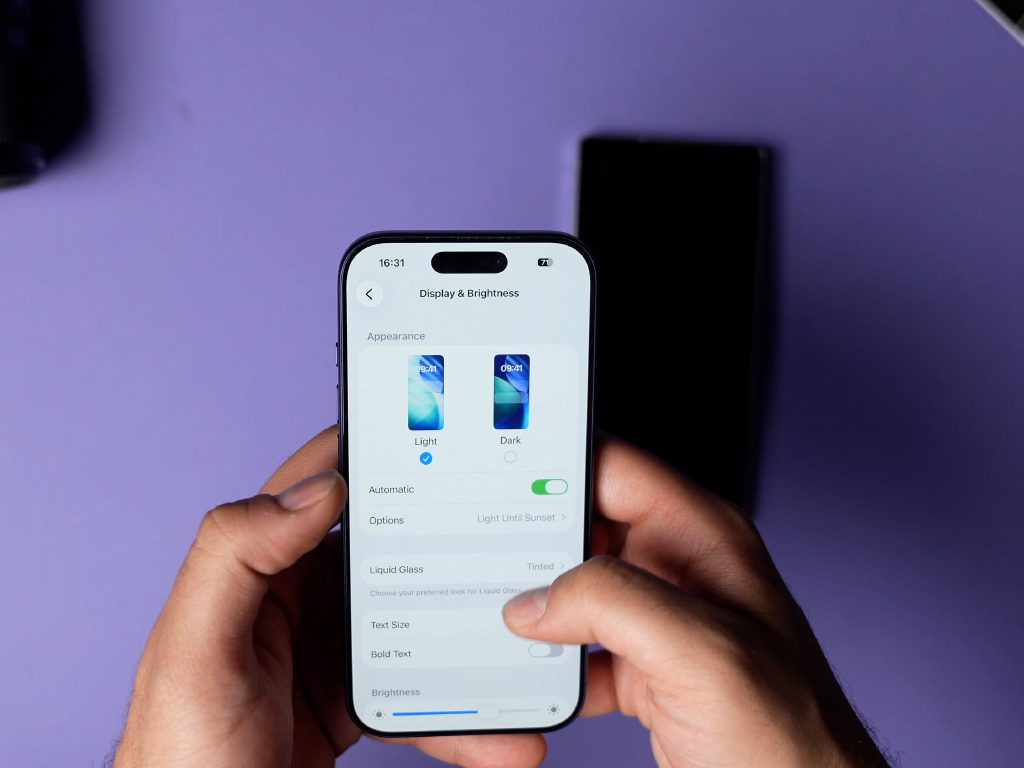 نمایشگر گوشی آیفون ۱۷ پرو