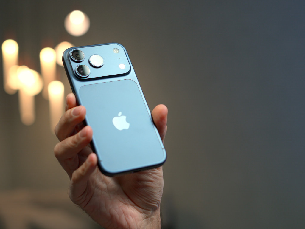 طراحی پنل پشتی گوشی آیفون ۱۷ پرو