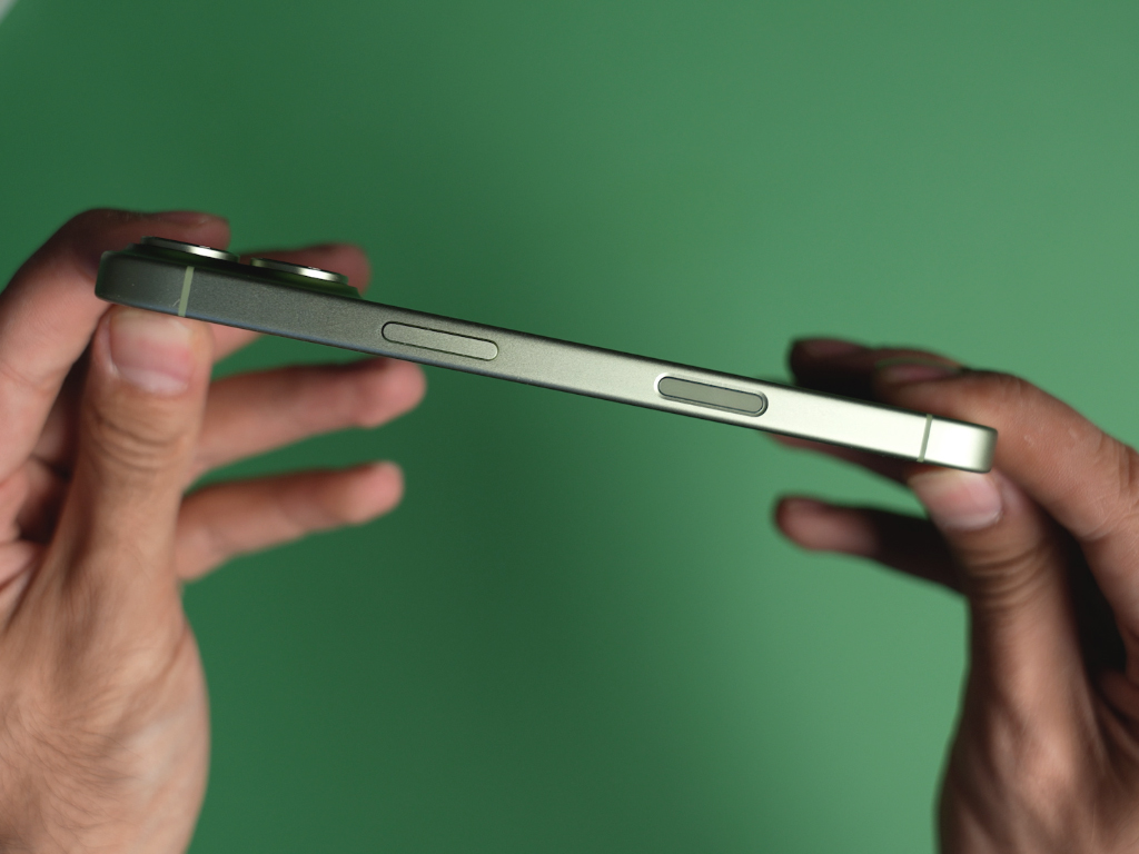 لبه راست آیفون ۱۷ اپل