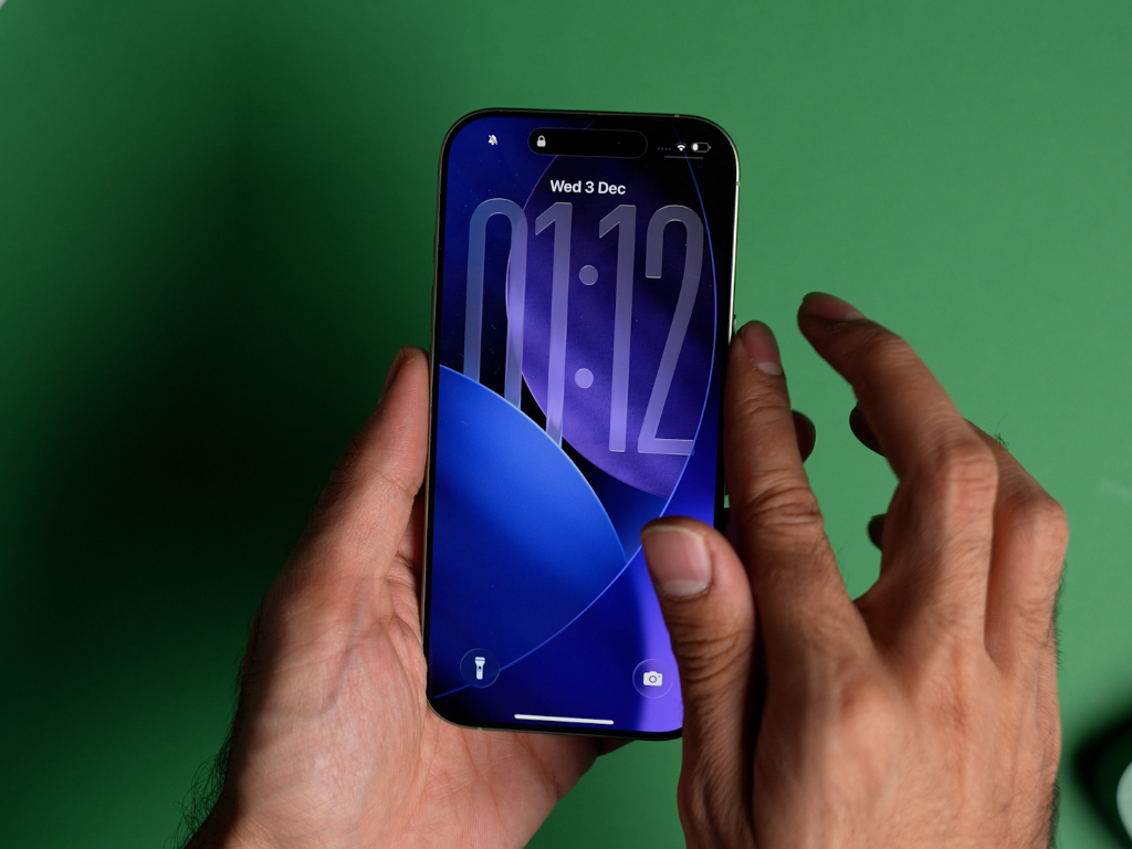 نمایشگر گوشی موبایل آیفون ۱۷