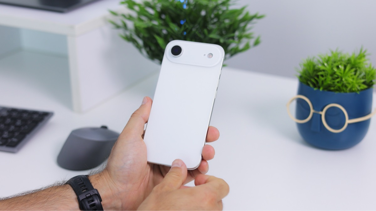 ماکت آیفون ۱۷ ایر