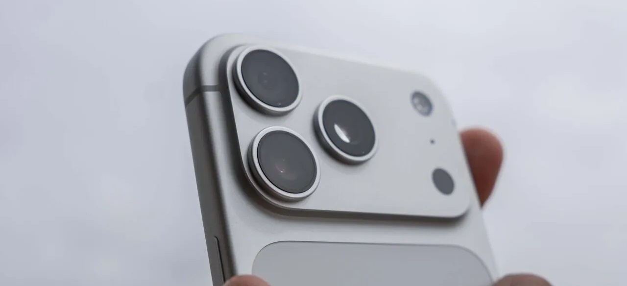 ماژول دوربین آیفون ۱۷ پرو