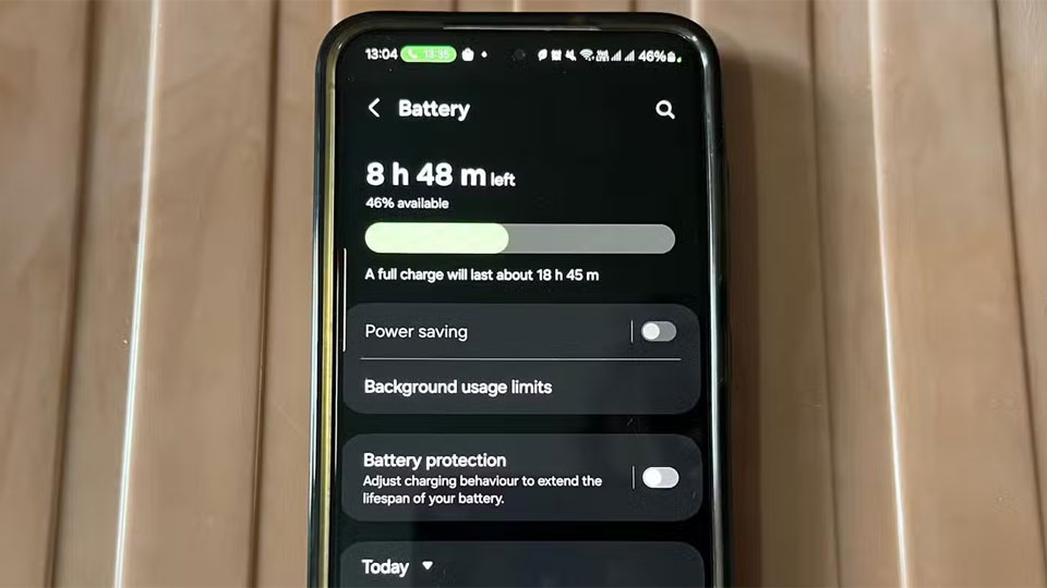گوشی هوشمند در حال اجرای چندین اپلیکیشن