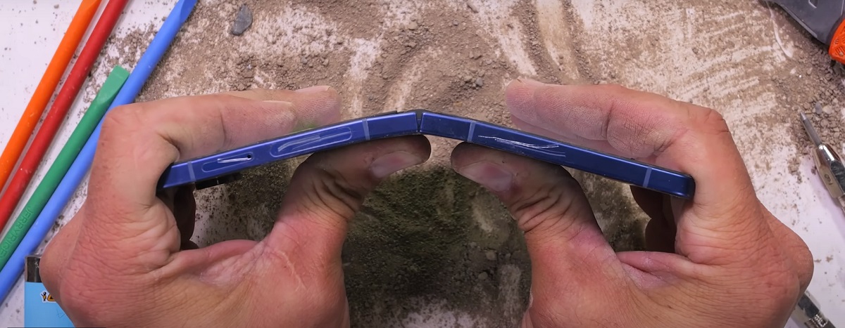 تست خمش گلکسی زد فلیپ ۷