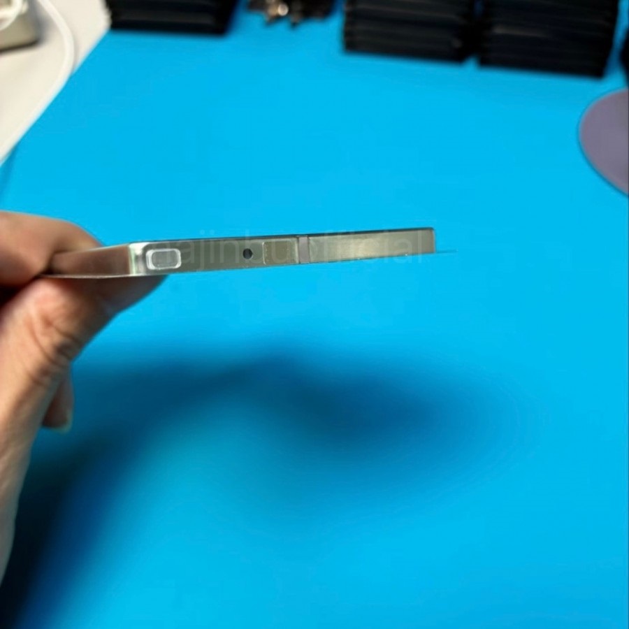 تصویر باتری آیفون ۱۷ ایر