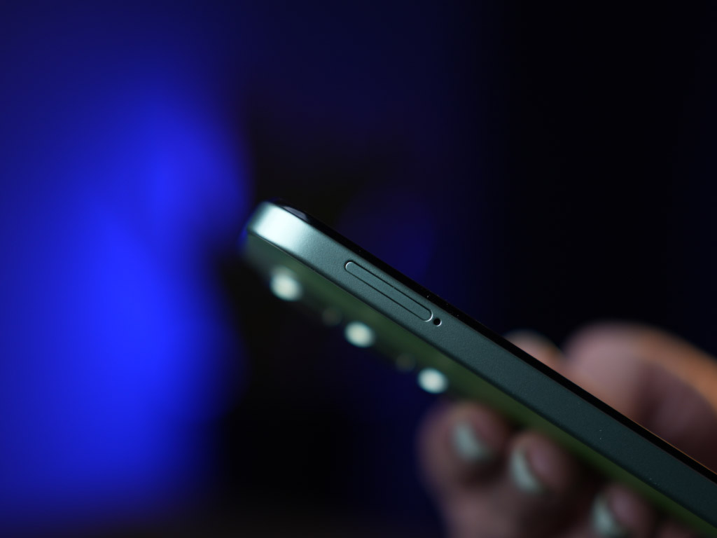 لبه سمت چپ Infinix Hot 60i