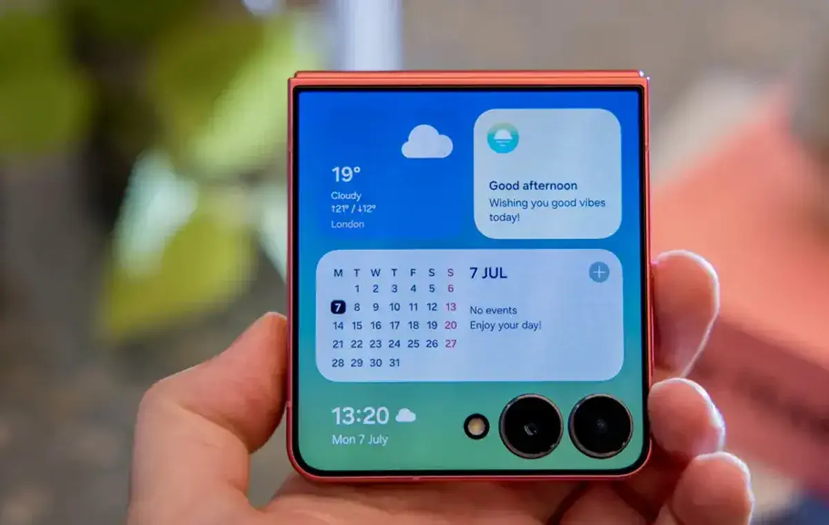 صفحه نمایش سامسونگ گلکسی Z Flip 8