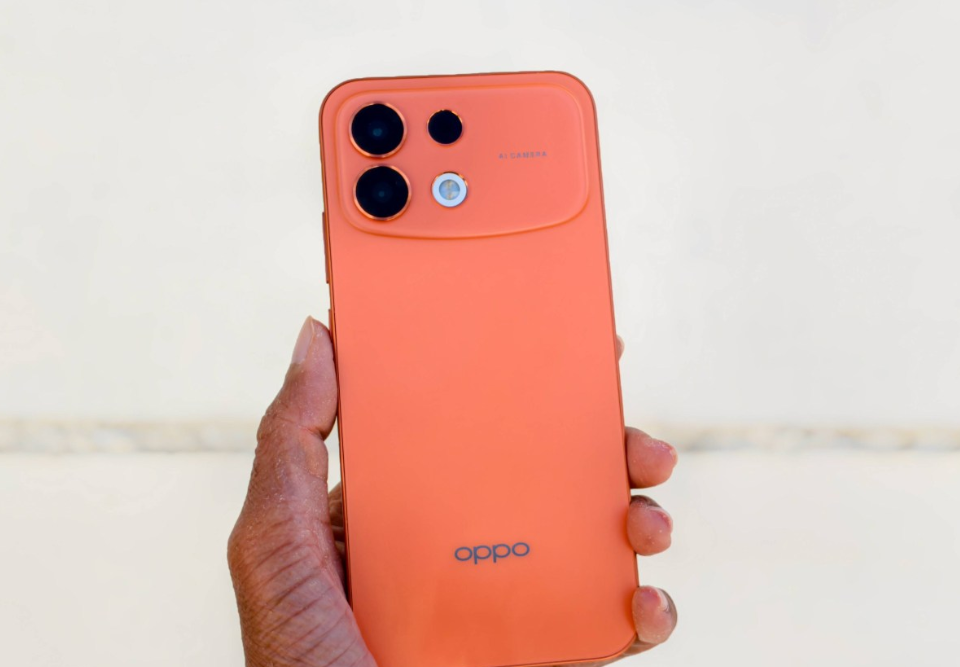 نمایشگر ۶.۷۸ اینچی AMOLED با نرخ نوسازی ۱۴۴ هرتز گوشی Oppo F35 Pro